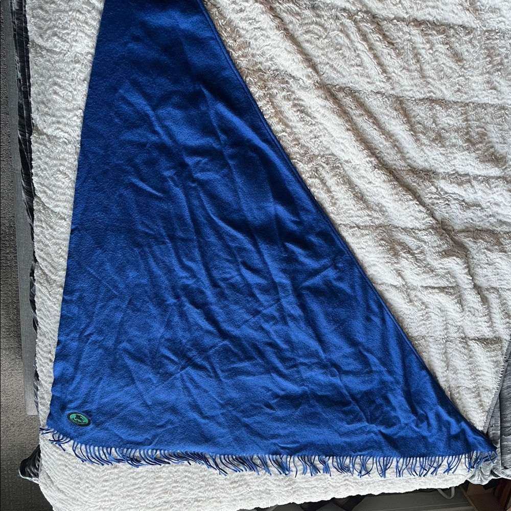 Burberry Triangle scarf. Never worn. 100% cashmere - Picture 4 of 4
